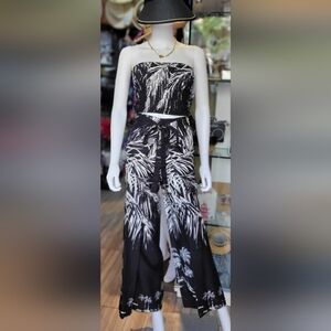 Black and White Leaf Print 2-Piece Outfit!